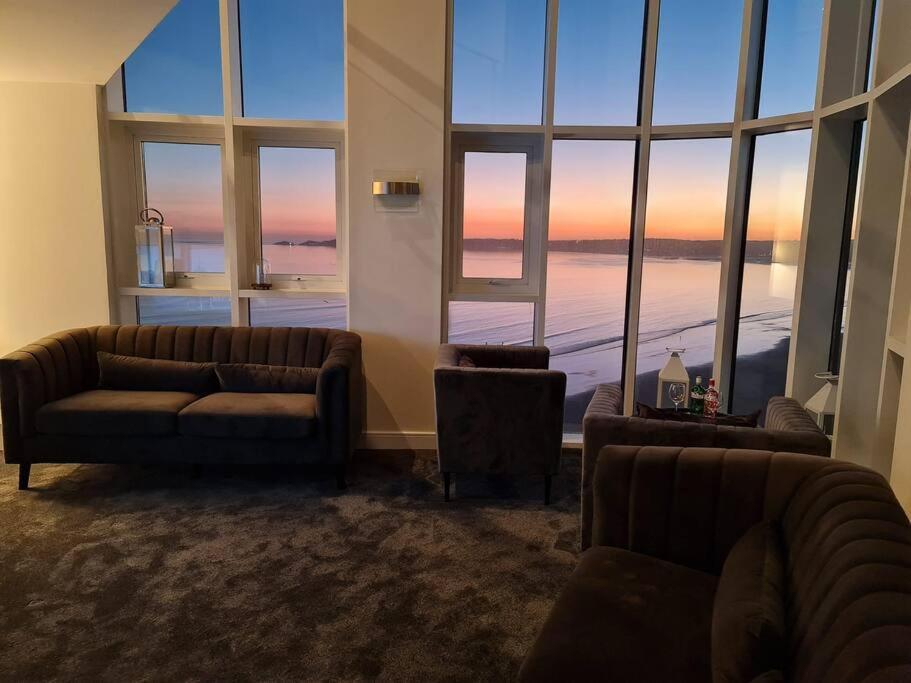 The Panoramic - The Finest Apartment In The City - By Tifa Stays スウォンジー エクステリア 写真