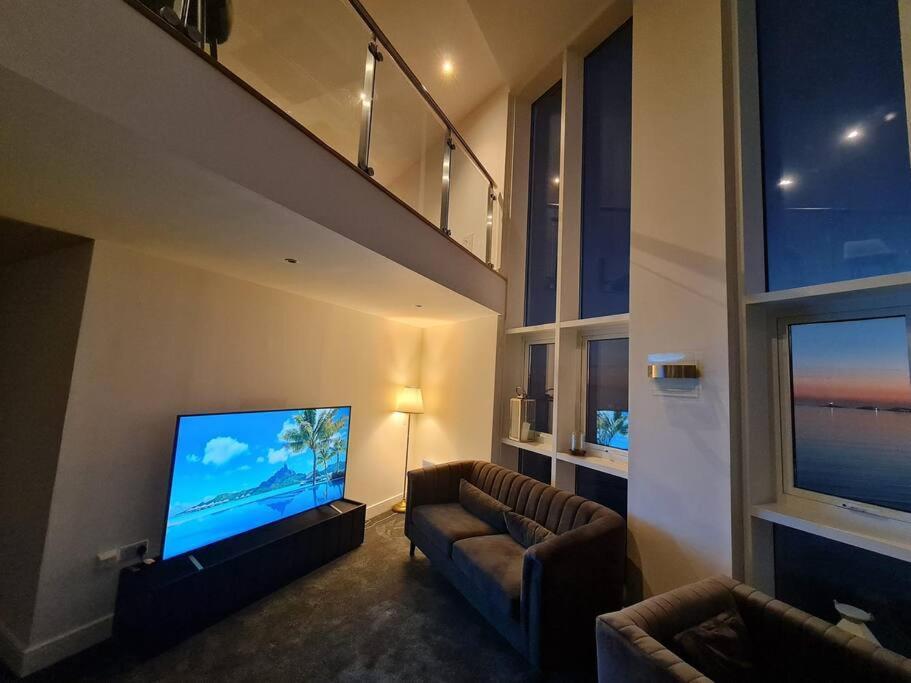 The Panoramic - The Finest Apartment In The City - By Tifa Stays スウォンジー エクステリア 写真
